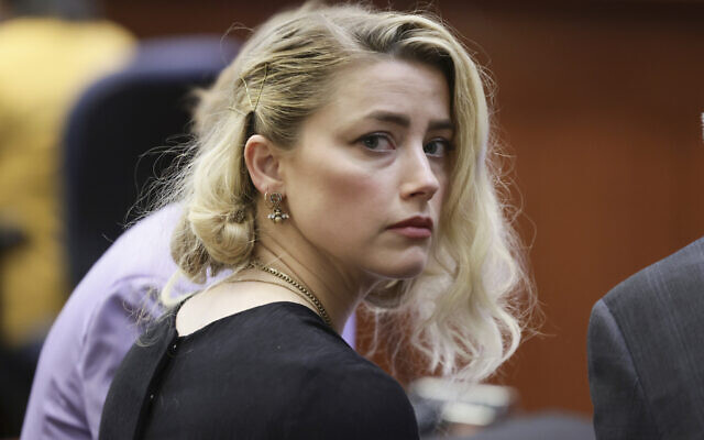 آمبر هيرد، في محكمة مقاطعة فيرفاكس في فيرفاكس، فيرجينيا، 1 يونيو 2022 (Evelyn Hockstein / Pool via AP)