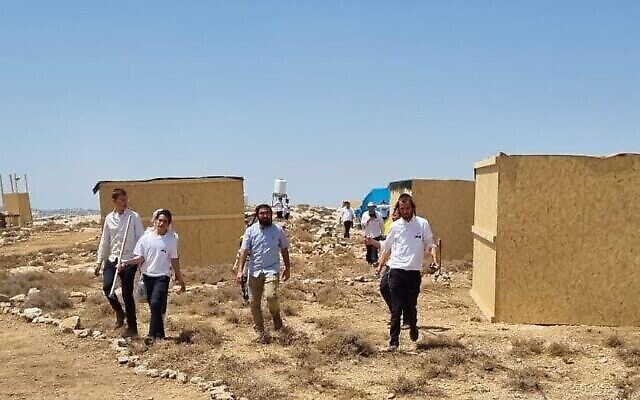 مستوطنون حريديم في البؤرة الاستيطانية غير القانونية المنشأة حديثا ديرخ إمونا في جنوب الضفة الغربية، 16 أغسطس، 2022.(Courtesy of residents of Derech Emunah)