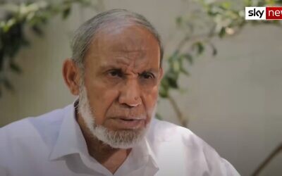 محمود الزهار، أحد مؤسسي حركة حماس، في مقابلة مع قناة "سكاي نيوز"، 24 مايو 2021 (YouTube screen capture)