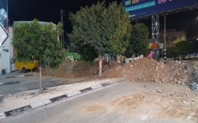 أكوام ترابية وضعها الجيش الإسرائيلي لسد طريق بالقرب من مدينة نابلس شمال الضفة الغربية، 12 أكتوبر 2022 (Social media: used in accordance with Clause 27a of the Copyright Law) أكوام ترابية وضعها الجيش الإسرائيلي لسد طريق بالقرب من مدينة نابلس شمال الضفة الغربية، 12 أكتوبر 2022 (Social media: used in accordance with Clause 27a of the Copyright Law)