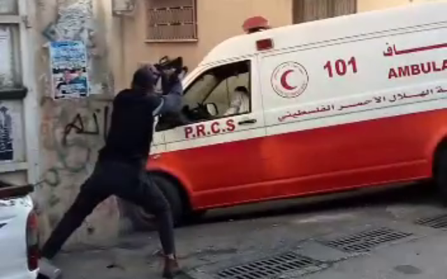 A Palestinian gunman opens fire during clashes with Israeli troops in the Jenin refugee camp, October 14, 2022. (Screenshot: Twitter)
