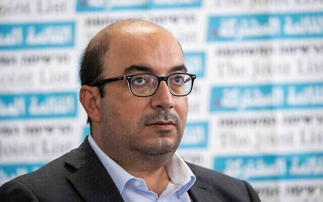 رئيس حزب التجمع سامي ابو شحادة يحضر اجتماعا للقائمة المشتركة في الكنيست بالقدس، 25 اكتوبر، 2021. (Yonatan Sindel / Flash90)
