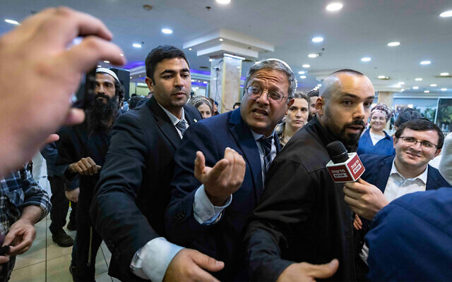 رئيس حزب "عوتسما يهوديت" عضو الكنيست إيتمار بن غفير في حفل تكريم للحاخام اليهودي المتطرف الراحل مئير كهانا في القدس، 10 نوفمبر 2022 (Olivier Fitoussi / Flash90)