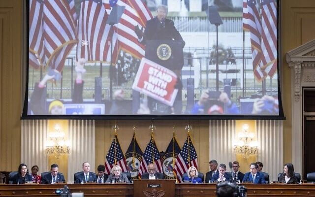 لجنة مجلس النواب للتحقيق في الهجوم على مبنى الكابيتول الأمريكي تعقد اجتماعها الأخير للتصويت على الإحالات الجنائية ضد الرئيس السابق دونالد ترامب في مبنى كانون هاوس في واشنطن العاصمة، 19 ديسمبر 2022 (JIM LO SCALZO / POOL / AFP)