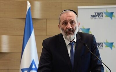 أرييه درعي في مركز شيبا الطبي في رمات غان، 18 يناير، 2023. (Tomer Neuberg / Flash90)