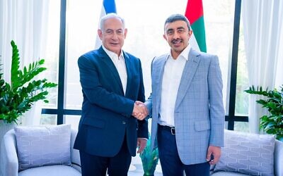 زعيم المعارضة بنيامين نتنياهو يلتقي بوزير الخارجية الإماراتي عبد الله بن زايد في تل أبيب، 16 سبتمبر 2022 (Benjamin Netanyahu/Twitter)