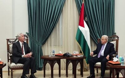 مدير وكالة المخابرات المركزية الأمريكية وليام بيرنز يلتقي برئيس السلطة الفلسطينية محمود عباس في مكتبه في رام الله، 29 يناير 2023 (Wafa)