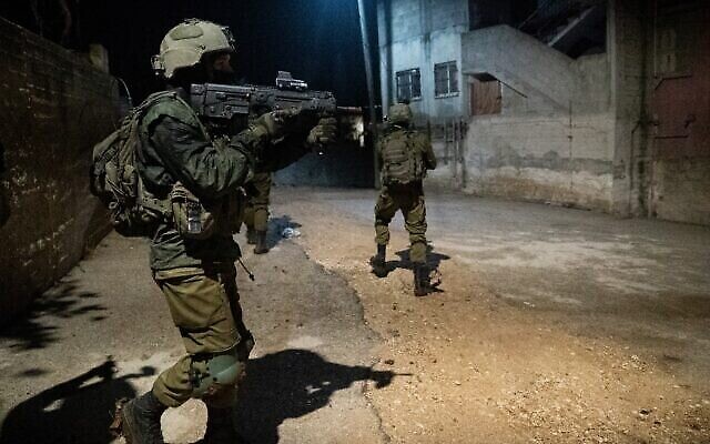 القوات الإسرائيلية تعمل في الضفة الغربية، فجر 4 يناير، 2023. (Israel Defense Forces)
