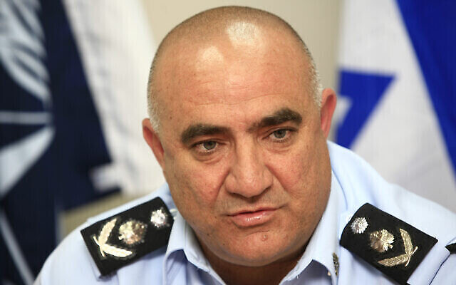 مفوض الشرطة آنذاك موشيه كرادي، مارس 2007. (Nati Shohat / Flash90)