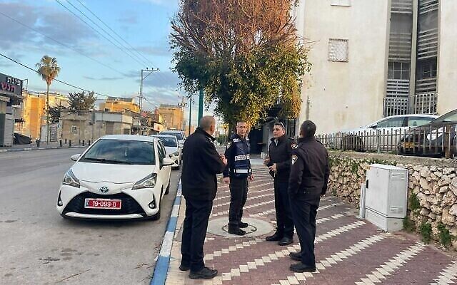 الشرطة في موقع جريمة قتل مفترضة في اللد، 12 فبراير، 2023. (Police)