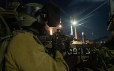 توضيحية: القوات الإسرائيلية تعمل بالقرب من مدينة أريحا بالضفة الغربية، 6 فبراير 2023 (Israel Defense Forces)