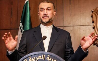 وزير الخارجية الإيراني حسين أمير عبد اللهيان يعقد مؤتمرا صحفيا مشتركا مع نظيره السوري في مقر وزارة الخارجية في دمشق، 9 مارس 2023 (LOUAI BESHARA / AFP)