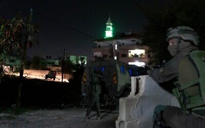 القوات الإسرائيلية تعمل في مخيم عقبة جبر للاجئين في الضفة الغربية، 6 مارس، 2023. (Israel Defense Forces)