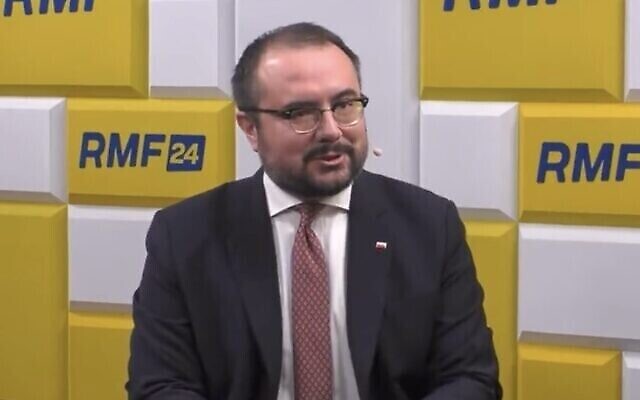 مقابلة مع نائب وزير الخارجية البولندي باول جابلونسكي في الإذاعة البولندية في 27 مارس، 2023. (Twitter screenshot, used in accordance with Clause 27a of the Copyright Law) مقابلة مع نائب وزير الخارجية البولندي باول جابلونسكي في الإذاعة البولندية في 27 مارس، 2023. (Twitter screenshot, used in accordance with Clause 27a of the Copyright Law)