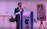 وزير المالية بتسلئيل سموتريتش يلقي كلمة في باريس، 19 مارس، 2023. (Ynet screenshot; used in accordance with Clause 27a of the Copyright Law)