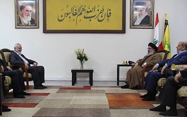 الأمين العام لحزب الله، حسن نصر الله(في الخلف إلى اليمين) يلتقي برئيس المكتب السياسي لحركة حماس، إسماعيل هنية (إلى اليسار)، ووفد من الحركة في بيروت، لبنا ، 9 أبريل، 2023.  (Twitter photo screenshot; used in accordance with Clause 27a of the Copyright Law)