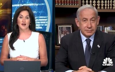 رئيس الوزراء بنيامين نتنياهو (يمين) يتحدث مع هادلي غامبل على قناة CNBC في 19 أبريل 2023 (Screencapture / CNBC)