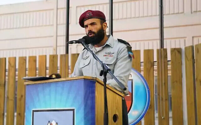 من الأرشيف: العقيد أفينوعام ايمونا خلال مراسم عسكرية في عام 2020. (Israel Defense Forces)