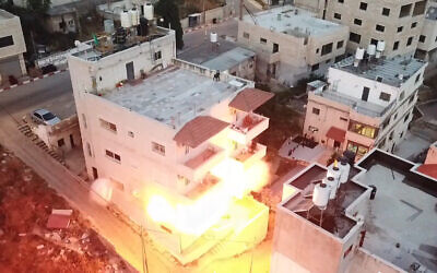 قوات الأمن الإسرائيلية تهدم منزل منفذ هجوم فلسطيني في قرية نعلين بالضفة الغربية، 23 مايو 2023 (Israel Defense Forces)