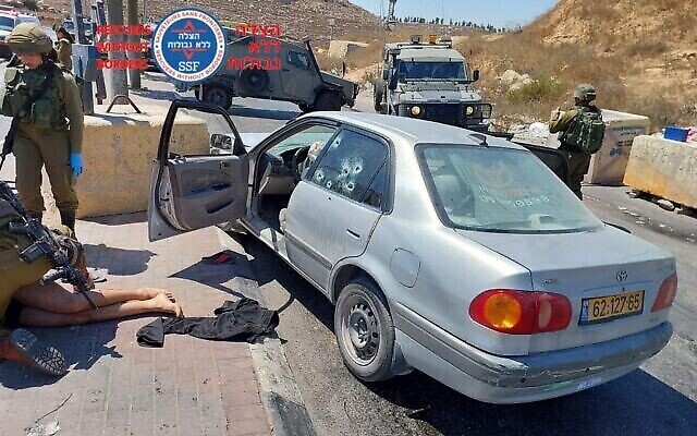 موقع محاولة هجوم دهس بالقرب من مدينة الخليل بالضفة الغربية، 30 أغسطس، 2023. (Rescuers Without Borders) موقع محاولة هجوم دهس بالقرب من مدينة الخليل بالضفة الغربية، 30 أغسطس، 2023. (Rescuers Without Borders)