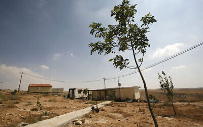 صورة لبؤرة أفياغيل الاستيطانية جنوب الضفة الغربية.  (Miriam Alster/Flash90, file)