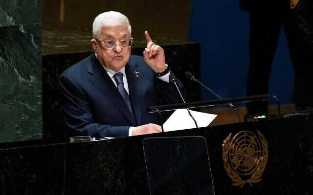 رئيس السلطة الفلسطينية محمود عباس يلقي كلمة أمام الدورة الثامنة والسبعين للجمعية العامة للأمم المتحدة، 21 سبتمبر، 2023. (AP Photo/Craig Ruttle)
