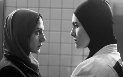 من فيلم “تاتامي”، أول إنتاج إيراني-إسرائيلي مشترك لمخرج “غولدا” غاي ناتيف والمخرجة الإيرانية المولد زار أمير إبراهيمي، والذي سيُعرض لأول مرة في مهرجان البندقية السينمائي في سبتمبر 2023. (Courtesy PR)