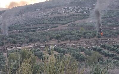 صورة قدمتها منظمة “يش دين”، يُزعم أنها لممتلكات فلسطينية تم إضرام النار بها من قبل مستوطنين متطرفين خلال هجوم ضد قاطفي زيتون فلسطينيين خارج قرية بورين في شمال الضفة الغربية، 25 أكتوبر، 2023. (Courtesy Yesh Din)