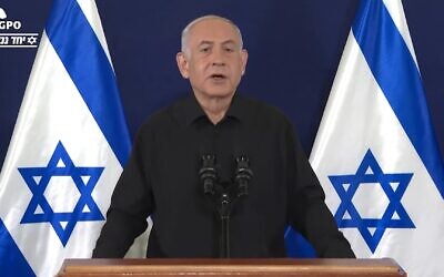 رئيس الوزراء بنيامين نتنياهو يدلي ببيان لوسائل الإعلام الأجنبية، 30 أكتوبر، 2023. (GPO/Screenshot)