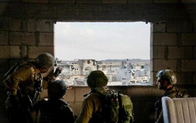 جنود إسرائيليون يعملون داخل قطاع غزة، 2 نوفمبر، 2023. (Israel Defense Forces)