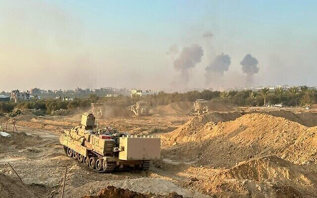 قوات الجيش الإسرائيلي تعمل في قطاع غزة، في صورة نشرها الجيش في 3 نوفمبر، 2023. (Israel Defense Forces) قوات الجيش الإسرائيلي تعمل في قطاع غزة، في صورة نشرها الجيش في 3 نوفمبر، 2023. (Israel Defense Forces)