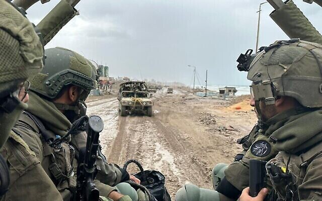 تظهر هذه الصورة التي نشرها الجيش الإسرائيلي قوات على الأرض في شمال قطاع غزة، 2 ديسمبر، 2023. (Israel Defense Forces) تظهر هذه الصورة التي نشرها الجيش الإسرائيلي قوات على الأرض في شمال قطاع غزة، 2 ديسمبر، 2023. (Israel Defense Forces)