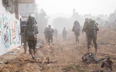 قوات إسرائيلية في قطاع غزة في صورة تم نشرها في 12 ديسمبر، 2023. (IDF)