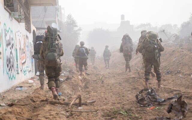 قوات إسرائيلية في قطاع غزة في صورة تم نشرها في 12 ديسمبر، 2023. (IDF)
