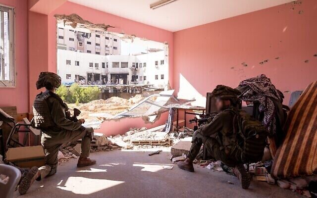 قوات من الفرقة 99 في الجيش الإسرائيلي تعمل في قطاع غزة، في صورة نشرت في 21 ديسمبر، 2023. (IDF)