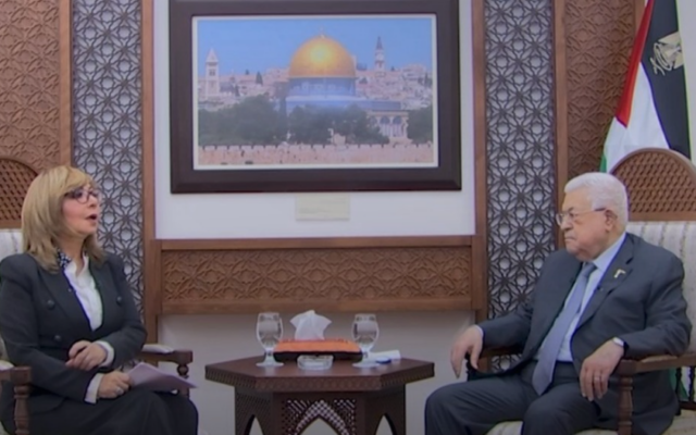 رئيس السلطة الفلسطينية محمود عباس (يمين) في مقابلة مع الصحفية المصرية لميس الحديدي، مقدمة برنامج "كلمة أخيرة" الإخباري على قناة ON TV، في 25 ديسمبر، 2023. (Facebook used in accordance with clause 27a of the copyright law) رئيس السلطة الفلسطينية محمود عباس (يمين) في مقابلة مع الصحفية المصرية لميس الحديدي، مقدمة برنامج "كلمة أخيرة" الإخباري على قناة ON TV، في 25 ديسمبر، 2023. (Facebook used in accordance with clause 27a of the copyright law)