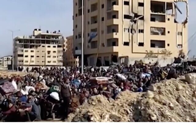 فلسطينيون يفرون من مناطق القتال في خان يونس إلى رفح، جنوب قطاع غزة، 26 يناير، 2024.(Social media; used in accordance with Clause 27a of the Copyright Law) فلسطينيون يفرون من مناطق القتال في خان يونس إلى رفح، جنوب قطاع غزة، 26 يناير، 2024.(Social media; used in accordance with Clause 27a of the Copyright Law)