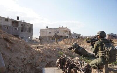 جنود إسرائيليون في قطاع غزة في صورة نشرها الجيش الإسرائيلي، 17 فبراير، 2024. (IDF Spokesperson)
