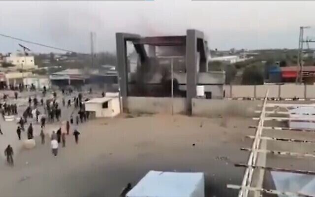 أعمال شغب عند معبر رفح في جنوب غزة، 16 فبراير، 2023. (video Screenshot)