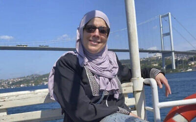 صورة غير مؤرخة للفلسطينية الأمريكية سماهر إسماعيل من لويزيانا، التي تُحاكم أمام محكمة عسكرية إسرائيلية بتهمة التحريض. (Family handout via AP)