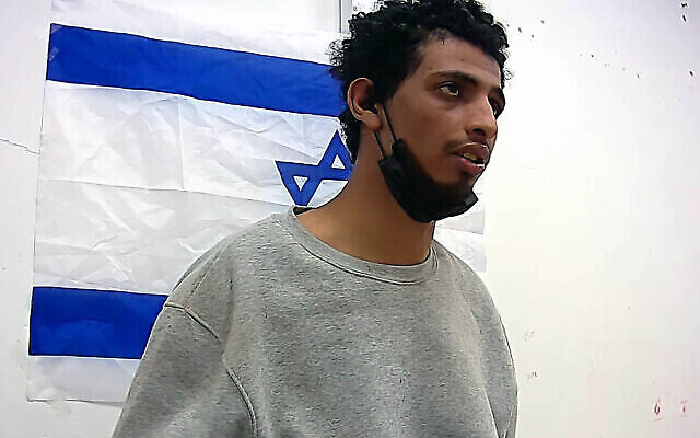 لقطة شاشة من مقطع فيديو لتحقيق أجراه الجيش الإسرائيلي مع الناشط في حركة الجهاد الإسلامي الفلسطينية منار قاسم، الذي اعترف باغتصاب امرأة إسرائيلية في هجوم 7 أكتوبر، 28 مارس، 2024. (Screenshot, used in accordance with Clause 27a of the Copyright Law) لقطة شاشة من مقطع فيديو لتحقيق أجراه الجيش الإسرائيلي مع الناشط في حركة الجهاد الإسلامي الفلسطينية منار قاسم، الذي اعترف باغتصاب امرأة إسرائيلية في هجوم 7 أكتوبر، 28 مارس، 2024. (Screenshot, used in accordance with Clause 27a of the Copyright Law)