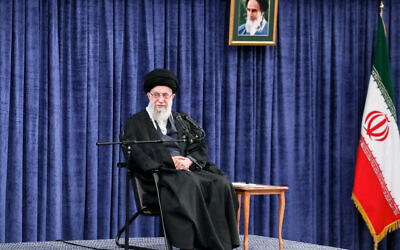 المرشد الأعلى الإيراني آية الله علي خامنئي في طهران، 3 أبريل، 2024. (KHAMENEI.IR / AFP)