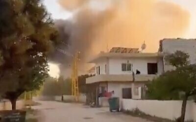 لقطة شاشة من مقطع فيديو لغارة إسرائيلية مزعومة على منطقة بعلبك في لبنان، 17 أبريل، 2024.  (Social media/X; used in accordance with Clause 27a of the Copyright Law)