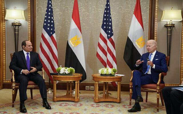 يلتقي الرئيس الأمريكي جو بايدن بالرئيس المصري عبد الفتاح السيسي، 16 يوليو 2022، في جدة بالمملكة العربية السعودية. (AP Photo/Evan Vucci) يلتقي الرئيس الأمريكي جو بايدن بالرئيس المصري عبد الفتاح السيسي، 16 يوليو 2022، في جدة بالمملكة العربية السعودية. (AP Photo/Evan Vucci)