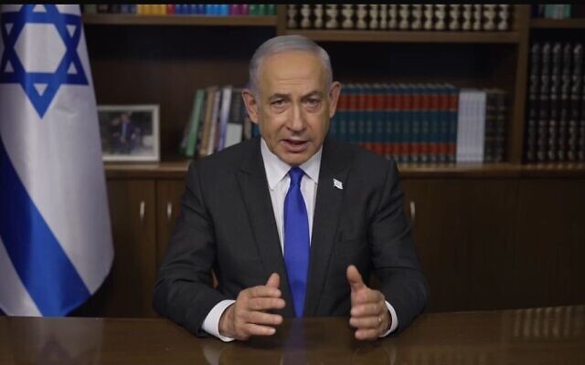 رئيس الوزراء بنيامين نتنياهو يتحدث في رسالة فيديو من مكتبه، 7 مايو، 2024. (Screenshot/GPO)