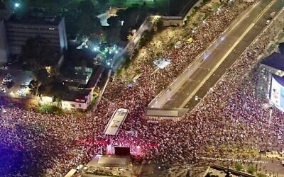 صورة من الجو للاحتجاج المناهض للحكومة في تل أبيب، 25 مايو، 2024. (Nadav Eliyahu)
