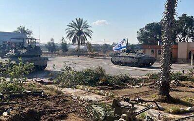 قوات الجيش الإسرائيلي على الجانب الغزاوي من معبر رفح الحدودي، 7 مايو، 2024. (Israel Defense Forces)