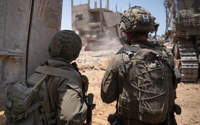 قوات لواء غيفعاتي تعمل في رفح بجنوب قطاع غزة، في صورة تم نشرها في 23 مايو، 2024. (Israel Defense Forces)