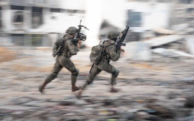 قوات الجيش الإسرائيلي تعمل في جباليا شمال غزة، في صورة تم نشرها في 31 مايو، 2024. (Israel Defense Forces) قوات الجيش الإسرائيلي تعمل في جباليا شمال غزة، في صورة تم نشرها في 31 مايو، 2024. (Israel Defense Forces)