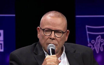 رئيس الهستدروت أرنون بار دافيد يتحدث في مؤتمر استضافته صحيفة يديعوت أحرونوت، 8 مايو، 2024. (Ynet video: used in accordance with Clause 27a of the Copyright Law)